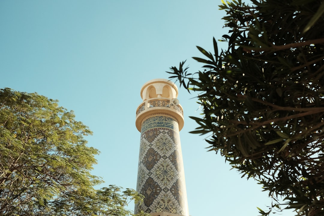 photo-1645311978094-7f94b29f82fc